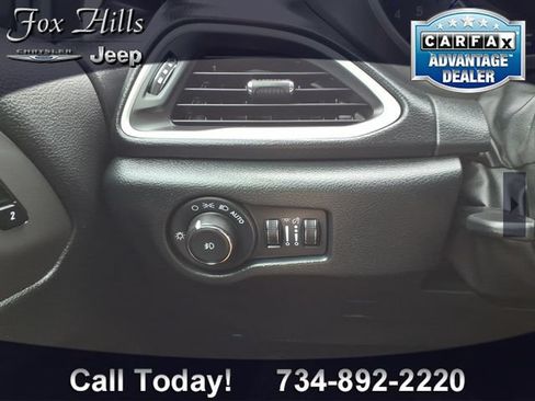 Used 2026 Chrysler Pacifica Select FWD image 17