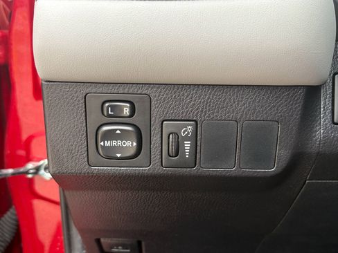 Used 2016 Toyota RAV4 XLE AWD/4WD image 12