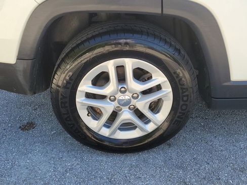 Used 2019 Jeep Compass Sport w/ Tech Group image 10