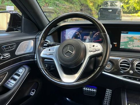 Used 2018 Mercedes-Benz S 560 4MATIC Sedan w/ AMG Line Exterior image 19
