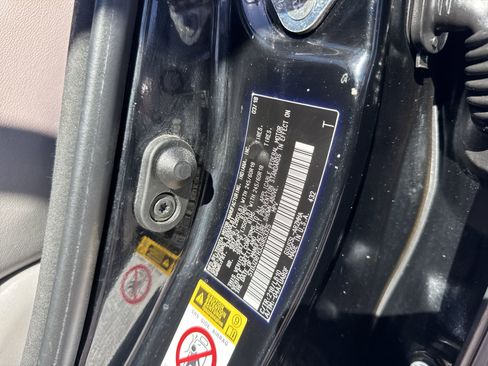 Used 2018 Toyota Highlander XLE image 16