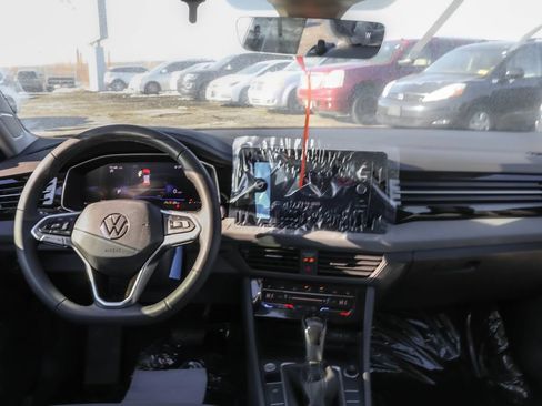 New 2026 Volkswagen Jetta SE FWD image 33