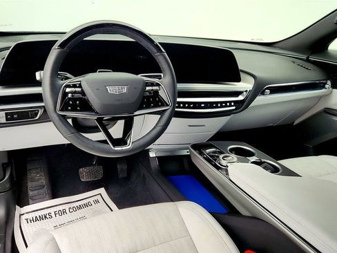 Used 2024 Cadillac Lyriq Luxury image 11