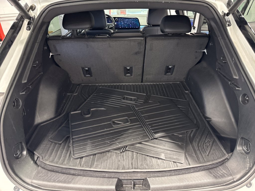 Used 2024 Chevrolet Equinox EV LT FWD image 42