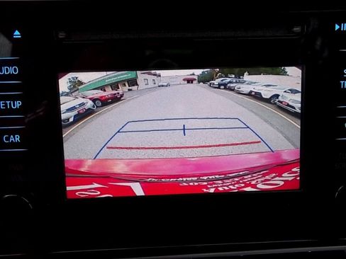 Used 2018 Toyota Corolla LE w/ Carpet Mat Package (TMS) FWD image 6