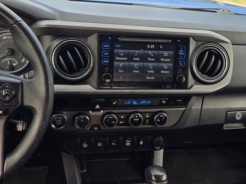 Used 2017 Toyota Tacoma TRD Sport w/ Premium & Technology Package AWD/4WD image 18
