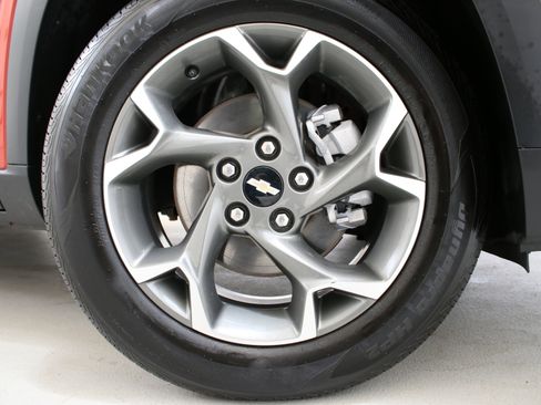 Certified 2024 Chevrolet Trax LT w/ Driver Confidence Package FWD image 33