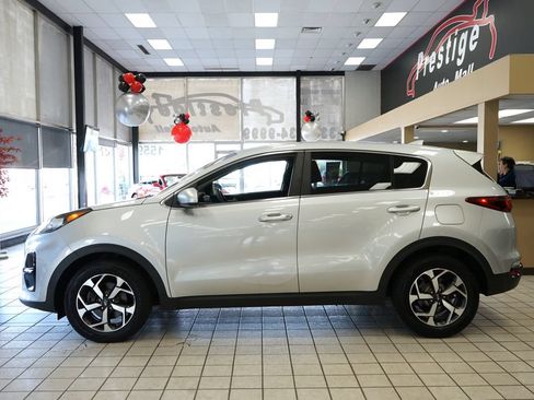 Used 2020 Kia Sportage LX FWD image 3