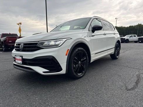 Used 2022 Volkswagen Tiguan SE R-Line AWD/4WD image 18