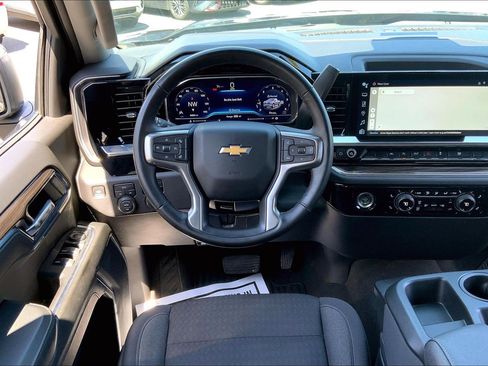 Used 2024 Chevrolet Silverado 1500 LT AWD/4WD image 7