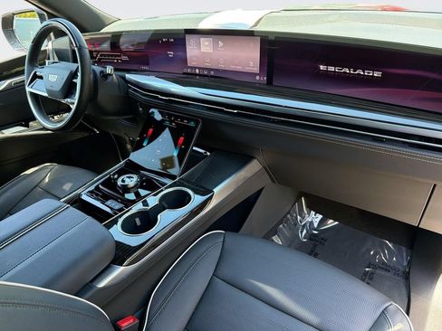 Certified 2026 Cadillac Escalade Luxury RWD image 36