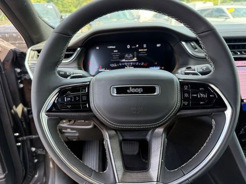 New 2025 Jeep Grand Cherokee Overland w/ Luxury Tech Group IV image 24