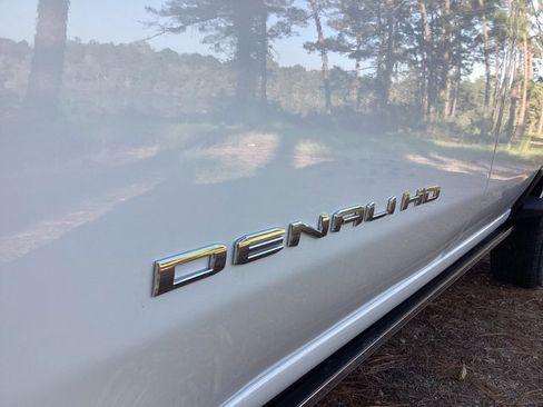 New 2025 GMC Sierra 2500 Denali Ultimate image 11