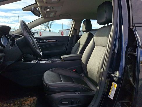 Used 2018 Buick Regal Essence w/ Driver Confidence Package #1 image 10