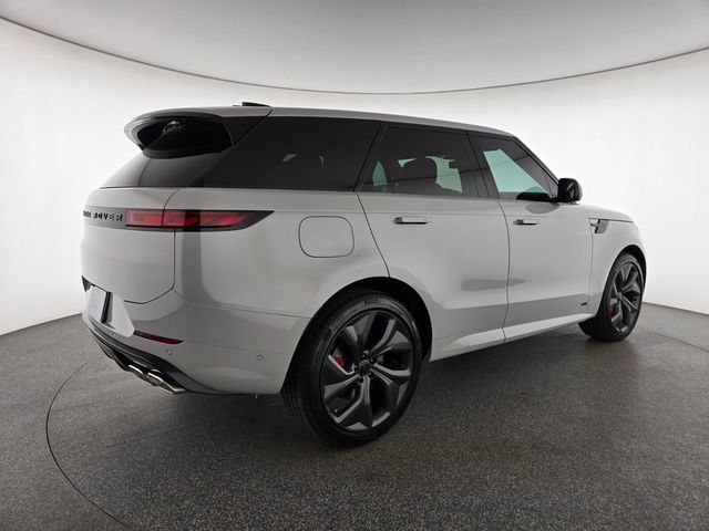 New 2026 Land Rover Range Rover Sport Dynamic SE AWD/4WD image 2