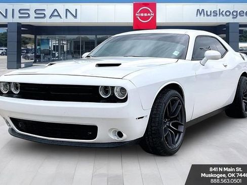 Used 2018 Dodge Challenger SXT w/ Blacktop Package RWD image 3