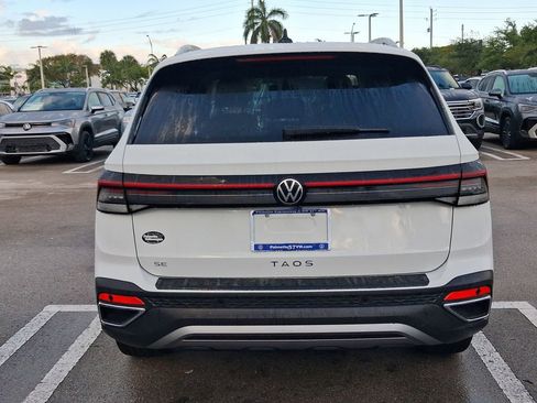 New 2026 Volkswagen Taos SE image 4