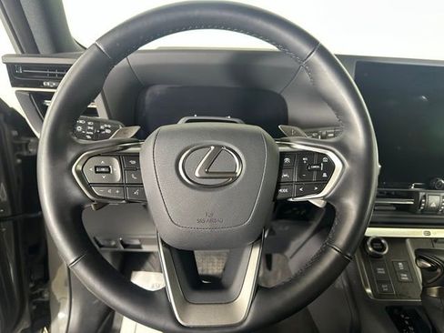 Used 2025 Lexus GX 550 w/ Accessory Package (2T) AWD/4WD image 15