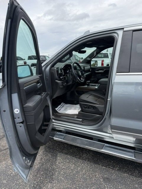 Used 2026 Chevrolet Silverado 1500 High Country w/ Technology Package AWD/4WD image 9