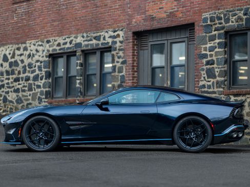 Used 2025 Aston Martin Vanquish RWD image 38