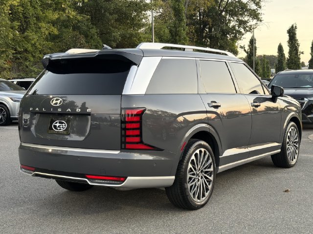 Used 2026 Hyundai Palisade Calligraphy FWD image 3