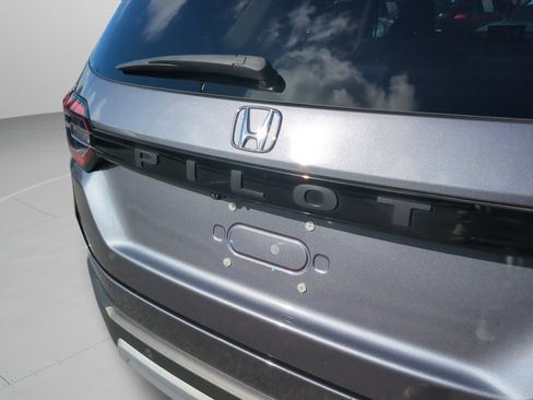 Used 2025 Honda Pilot EX-L image 32
