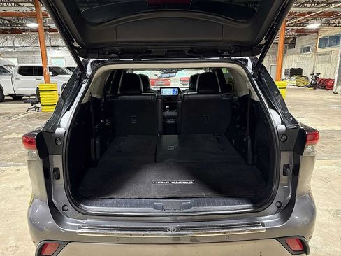 Used 2021 Toyota Highlander Platinum AWD/4WD image 10
