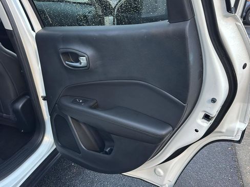 Used 2021 Jeep Compass Latitude image 13