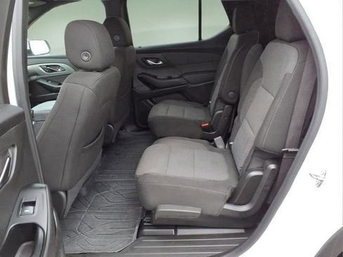 Used 2023 Chevrolet Traverse LT FWD image 12