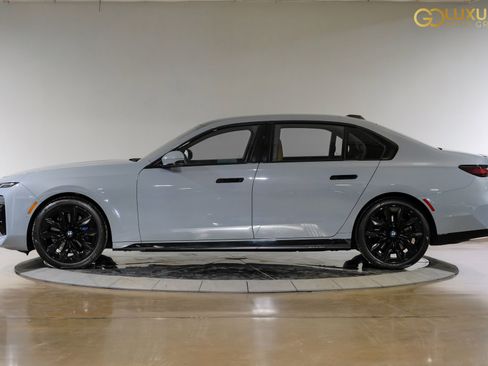 Used 2023 BMW 740i RWD image 13