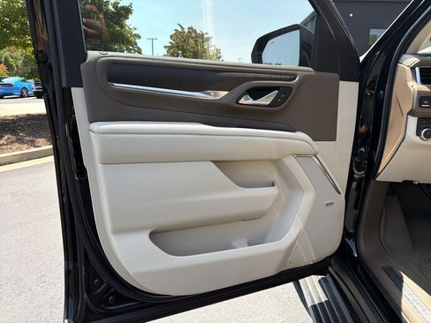 Used 2022 GMC Yukon XL Denali AWD/4WD image 17