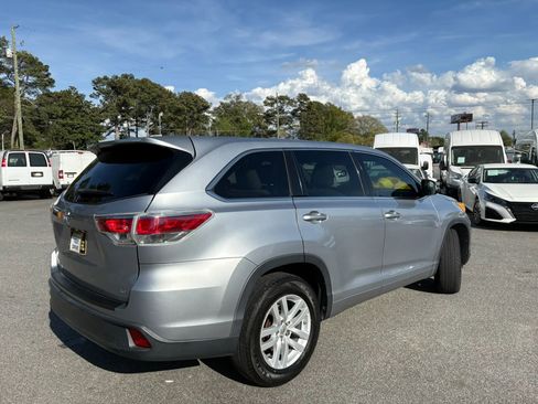 Used 2014 Toyota Highlander LE image 12