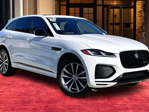 Used 2025 Jaguar F-PACE R-Dynamic S image 11