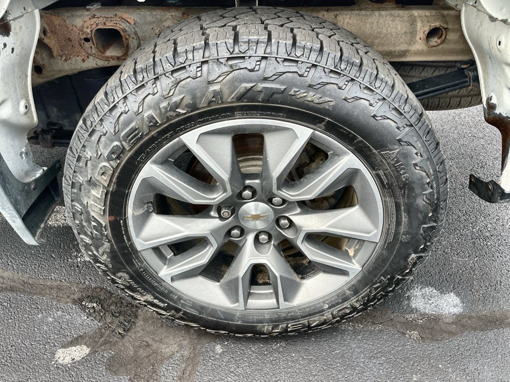 Used 2022 Chevrolet Silverado 1500 LT AWD/4WD image 31