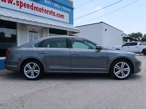 Used 2014 Volkswagen Passat TDI SEL Premium FWD image 4