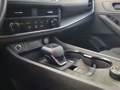 Used 2021 Nissan Rogue S image 26