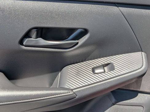 Used 2025 Nissan Sentra SV FWD image 26