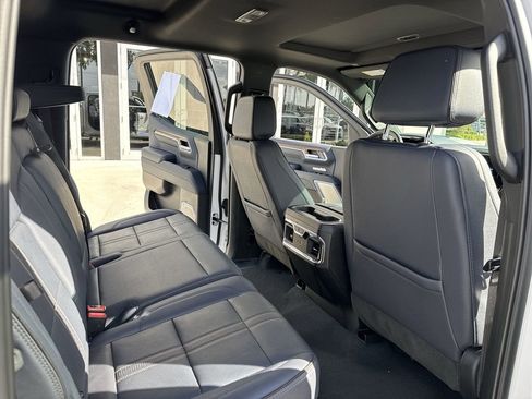Used 2024 Chevrolet Silverado 1500 High Country w/ Technology Package AWD/4WD image 33