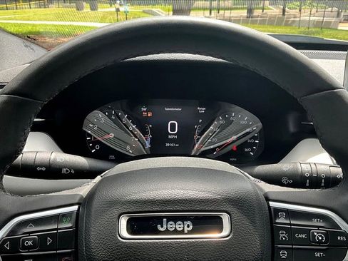 Used 2025 Jeep Compass Limited AWD/4WD image 14