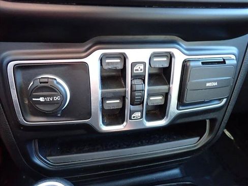 Used 2020 Jeep Wrangler Unlimited Sahara AWD/4WD image 17
