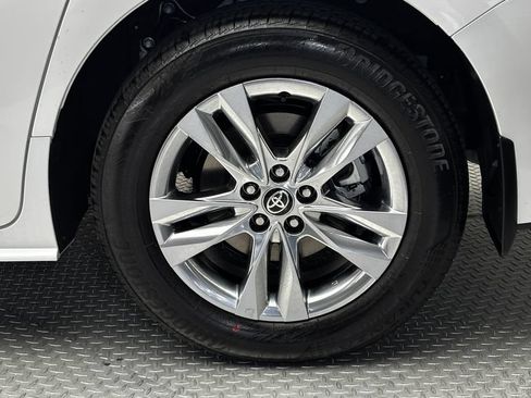 Used 2026 Toyota Sienna XLE FWD image 6