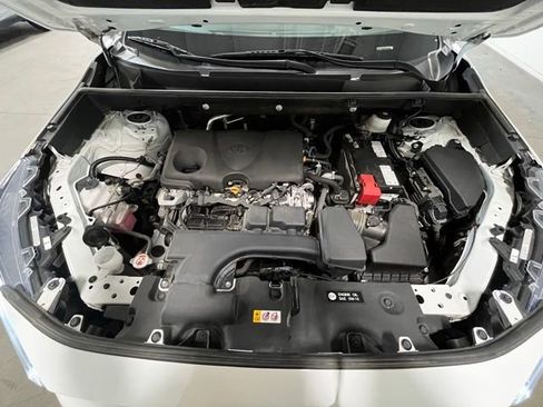 Used 2024 Toyota RAV4 XLE FWD image 27