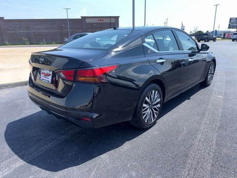 Used 2025 Nissan Altima 2.5 SV FWD image 9