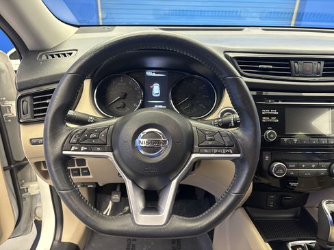 Used 2017 Nissan Rogue SV FWD image 14