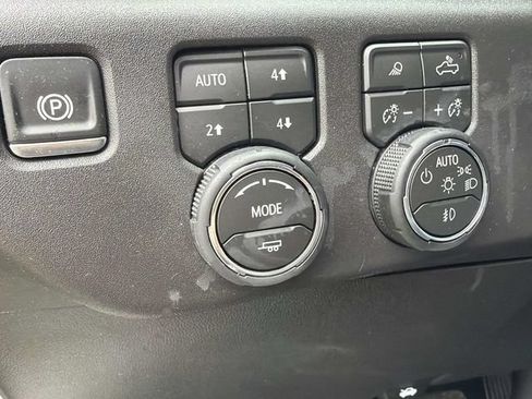 Used 2026 Chevrolet Silverado 1500 LT Trail Boss w/ LT Trail Boss Premium Package AWD/4WD image 19