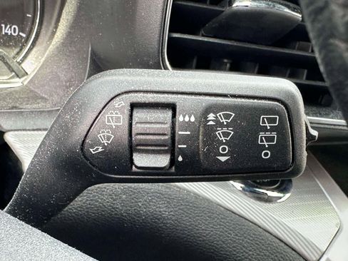 Used 2023 Ford Explorer XLT w/ Equipment Group 202A AWD/4WD image 17