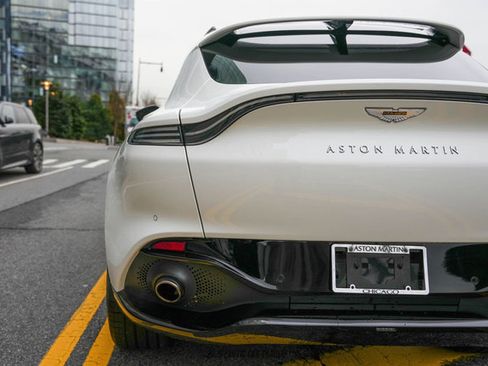 Used 2021 Aston Martin DBX image 67