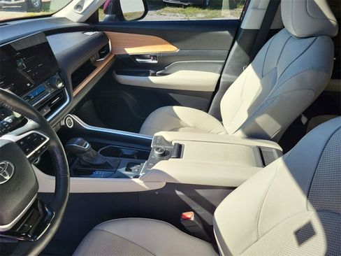 Used 2024 Toyota Grand Highlander Platinum image 22