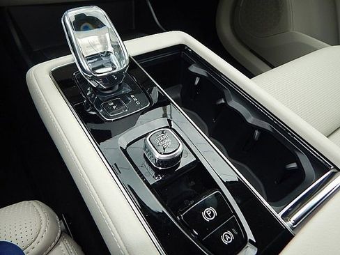 New 2026 Volvo XC90 B6 Ultra image 17