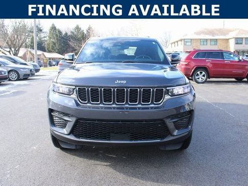 Used 2024 Jeep Grand Cherokee Laredo image 3